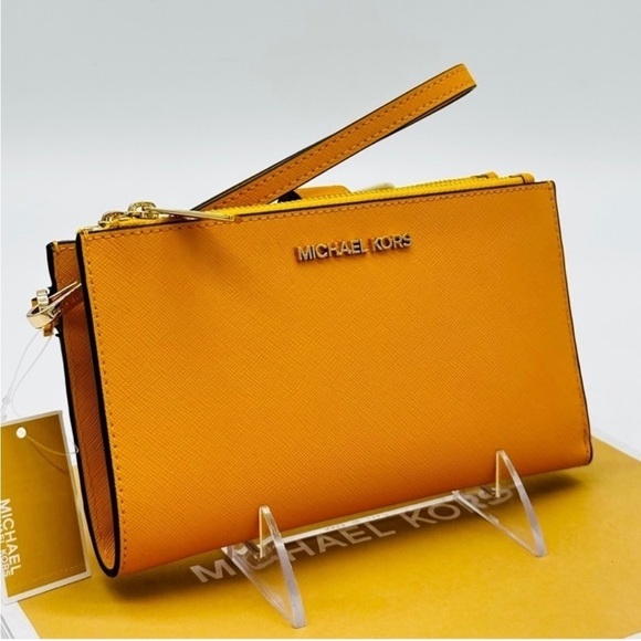 Michael Kors Large Double Zip Wallet Wristlet
Jasmine Yellow - Picture 3 of 9